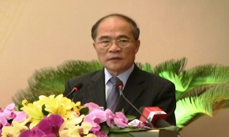 Presidente del Parlamento vietnamita pide llevar la Constitución a la vida - ảnh 1