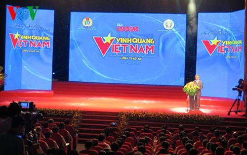 Reconoce Vietnam ejemplos en construcción y desarrollo del país  - ảnh 1