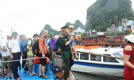 Vicepremier examina prevención y lucha contra desastre natural en Lang Son y Quang Ninh - ảnh 2