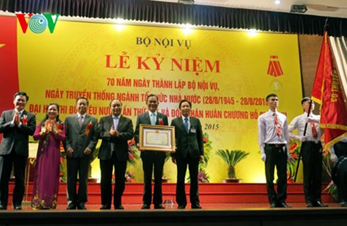 Celebra Vietnam aniversario 70 de fundación del Ministerio del Interior - ảnh 1