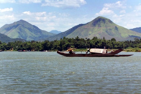 Río Huong y Montaña Ngu: destinos hermosos y atractivos de la Hue poética - ảnh 1