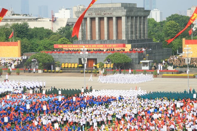 Conmemora Vietnam efemérides nacionales con mitin y desfile cívico- militar - ảnh 3