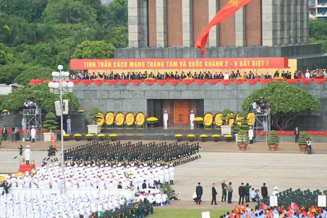 Conmemora Vietnam efemérides nacionales con mitin y desfile cívico- militar - ảnh 2
