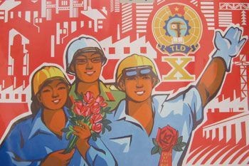 Carteles sobre la Revolución: valiosos recursos de las bellas artes nacionales - ảnh 3