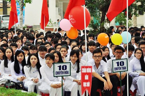 Dirigentes vietnamitas participan en actos de comienzo del año escolar 2015 - 2016 - ảnh 2