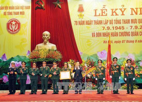 Vietnam celebra 70 años de fundación del sector militar - ảnh 1