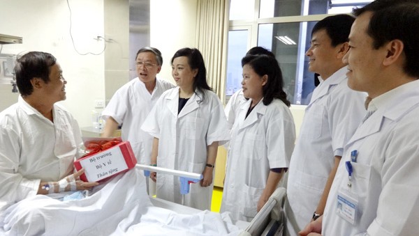 Sector sanitario de Vietnam se equipará de helicópteros para transportar órganos donados  - ảnh 1