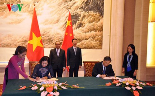 Vietnam y China fortalecen relaciones de cooperación multifacética y de amistad tradicional  - ảnh 1