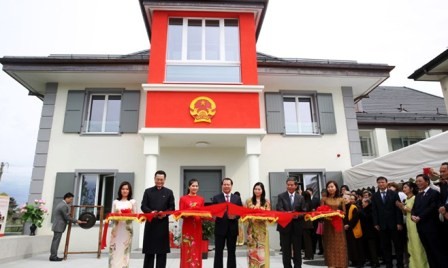 Vice premier Vu Van Ninh inaugura nueva sede de la misión de Vietnam en Ginebra - ảnh 1