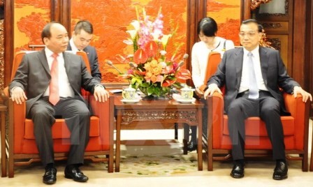 Vicepremier vietnamita conversa con el primer ministro chino Li Keqiang - ảnh 1