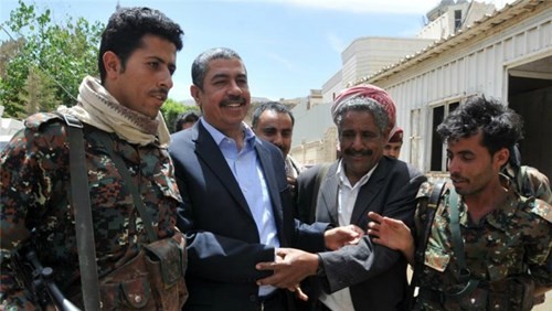 Regresan a Yemen premier y ministros exiliados en Arabia Saudita - ảnh 1