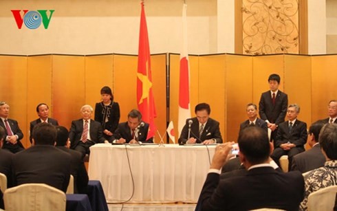 Continúa el líder partidista de Vietnam con su agenda de trabajo en Japón - ảnh 2