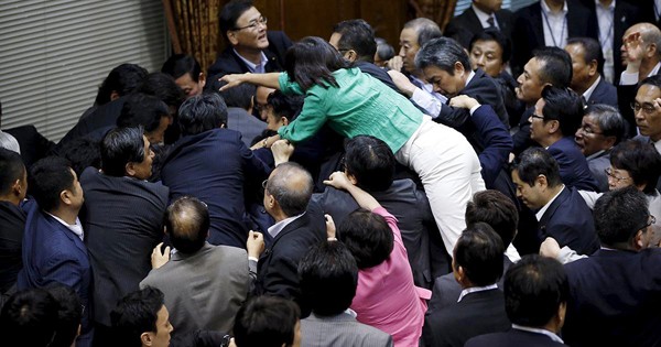 Parlamento japonés aprueba controversial reforma militar - ảnh 1