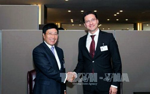 Vietnam fortalece cooperación con Bulgaria, Dinamarca y Camerún - ảnh 1