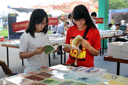 Festival de Libros de Hanoi 2015 en honor de patrimonios capitalinos - ảnh 1