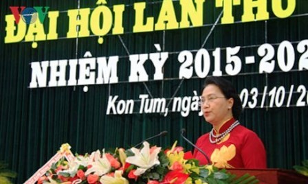 Dirigentes vietnamitas asisten a Congresos partidistas en Bac Giang y Kon Tum  - ảnh 1