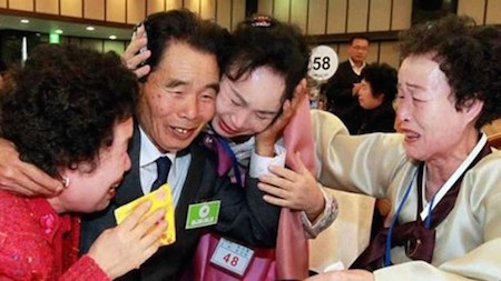 Las dos partes coreanas intercambian lista de familiares participantes en encuentro de reunificación - ảnh 1