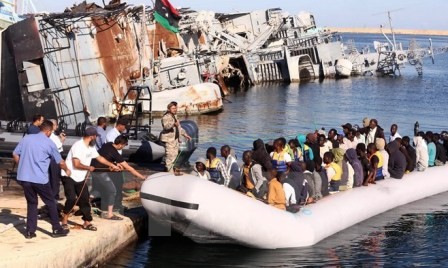 Libia detiene a cientos de migrantes africanos con rumbo a Europa - ảnh 1