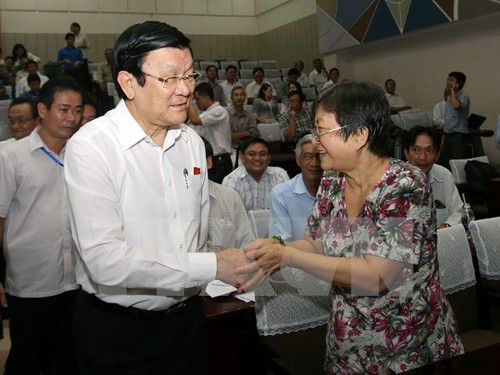 Máximos dirigentes de Vietnam contactan con electores en vísperas de X reunión parlamentaria - ảnh 2