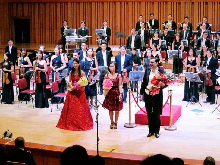Impresionante noche de música española en Academia Nacional de Música de Vietnam - ảnh 1