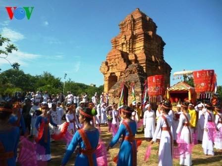 Compatriotas Cham en Ninh Thuan celebran Festival Kate con alegría  - ảnh 1