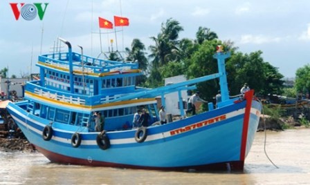 Pescadores de Binh Thuan se aferran al mar con apoyo crediticio del Gobierno - ảnh 1