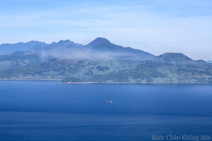 Panorama de Da Nang visto desde la península de Son Tra - ảnh 11