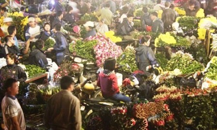 Mercado nocturno de flores Quang Ba – el más peculiar de la capital - ảnh 2
