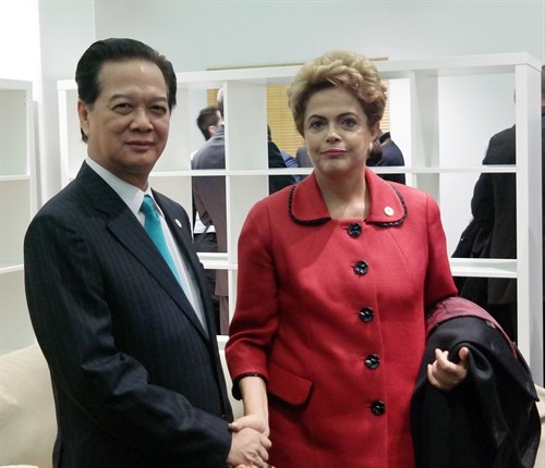 Premier vietnamita sostiene contactos bilaterales con dirigentes mundiales en París  - ảnh 1