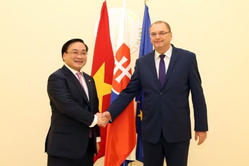 Vietnam y Eslovaquia abogan por intercambio comercial más amplio - ảnh 1