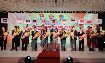 Honran a empresarios jóvenes de ASEAN+3 por contribuciones a desarrollo sostenible - ảnh 1
