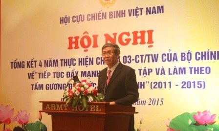 Veteranos de guerra vietnamitas estudian y siguen ejemplo moral de Ho Chi Minh - ảnh 1