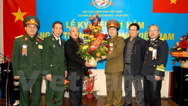 Diversas actividades en conmemoración del 71 aniversario del Ejército Popular vietnamita  - ảnh 1