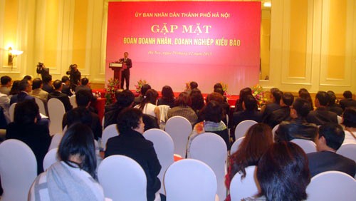 Hanoi incentiva la inversión de compatriotas en ultramar para el desarrollo capitalino - ảnh 1