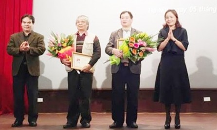 Premian ganadores del concurso sobre Congreso del Partido y primeras Elecciones Generales de Vietnam - ảnh 1