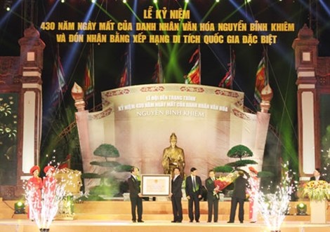 Entrega certificado de reliquia nacional especial para templo de gran cultor vietnamita - ảnh 1