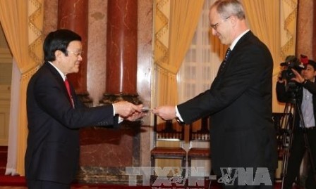 Presidente vietnamita recibe a embajadores extranjeros - ảnh 1
