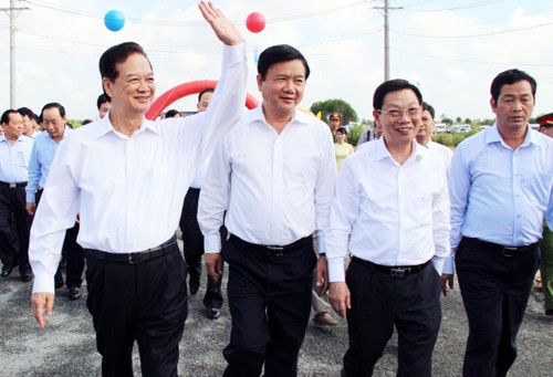 Primer ministro vietnamita asiste a actos de inauguración de obras importantes en Ca Mau  - ảnh 1