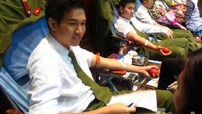 Urge participación de la comunidad en la donación de sangre para salvar vidas - ảnh 1