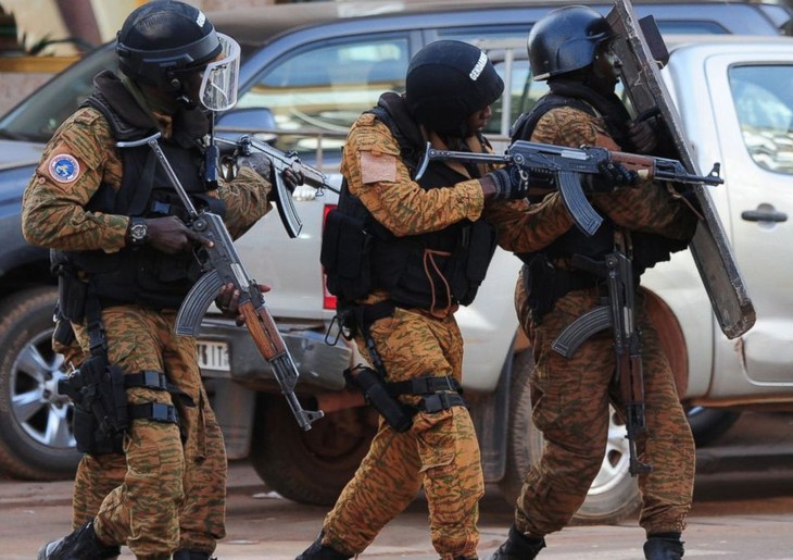 Determinan identidad de seis canadienses muertos en atentado en Burkina Faso - ảnh 1
