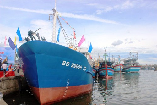 Asistencia oficial consolida determinación de pescadores de aferrarse al mar - ảnh 2