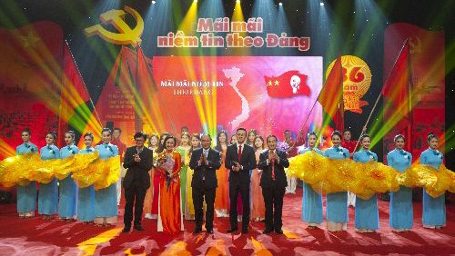 Celebran éxito del XII Congreso partidista y 86 años de fundación del Partido Comunista de Vietnam - ảnh 1