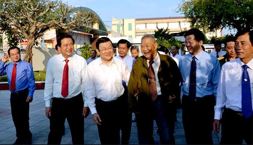Presidente de Vietnam visita provincia de Long An con motivo del Tet 2016 - ảnh 1