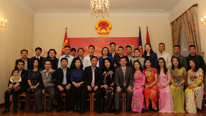 Vietnamitas en distintas partes del mundo celebran el Tet - ảnh 1