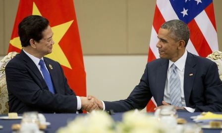 Regresa a Vietnam premier Nguyen Tan Dung tras la Cumbre ASEAN-Estados Unidos - ảnh 1