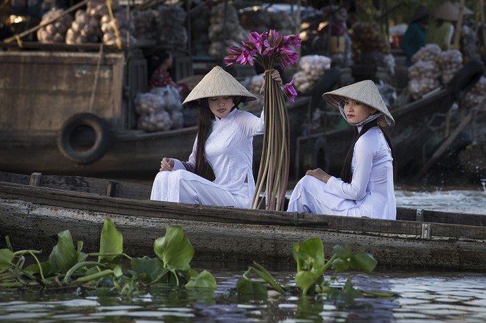 Inconfundible belleza de Ao Dai, vestido tradicional de mujeres vietnamitas  - ảnh 6