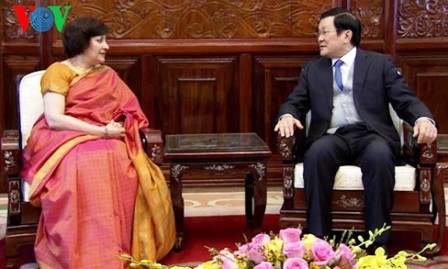 Vietnam se compromete a facilitar inversiones de India en el país  - ảnh 1