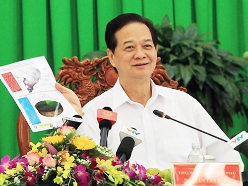 Primer ministro pide apoyo a compatriotas afectados por desastres naturales en Delta del río Mekong - ảnh 1