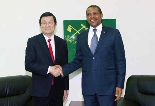Presidente de Vietnam dialoga con el líder del Partido Revolucionario de Tanzania - ảnh 1