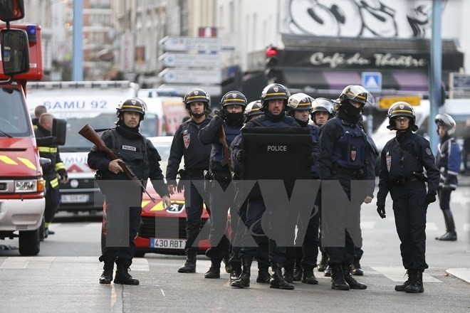 Detienen a cuatro sospechosos de planificar atentado en París - ảnh 1
